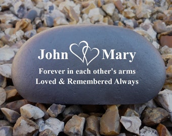 Personalized Pebble (Stone Effect) - Personalized - Weatherproof - Medium - Linked Heart