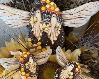 Boo-bees bumblebee shelf decor
