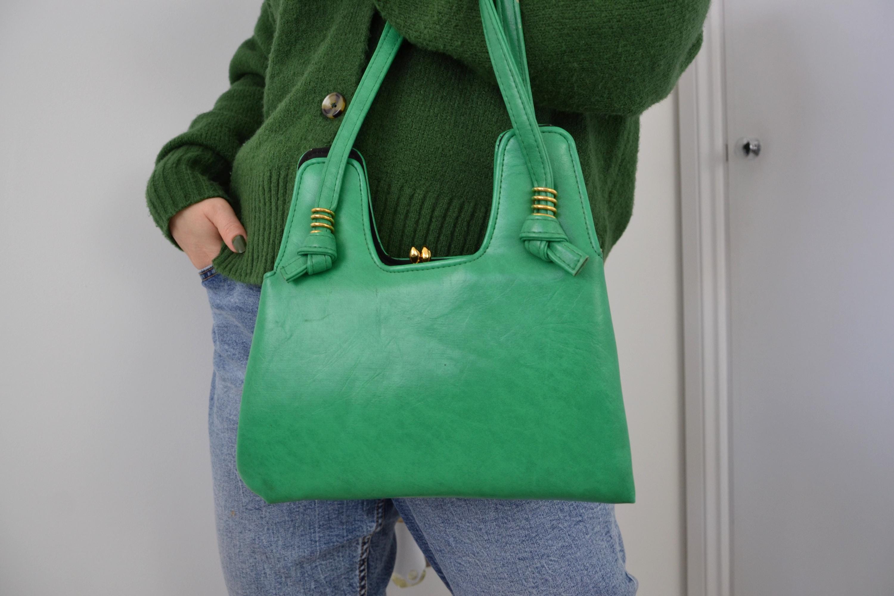 Vintage Style Leather Shoulder Bag: Large Capacity Everyday Purse
