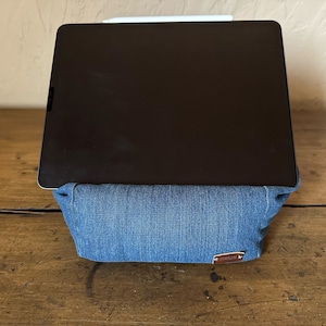 CUBIMO-XL: Cushion for tablets up to approx. 13 inches, sustainable tablet cushion, environmentally friendly tablet cushion, reading cushion