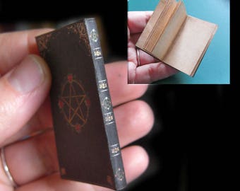 Maßstab 1:6 Buch, Miniatur leeres Buch der Schatten. Puppenstube. ÖFFNBAR DIGITALER DOWNLOAD . Hexerei . zaubern . Wicca . Kostenlose Anleitung
