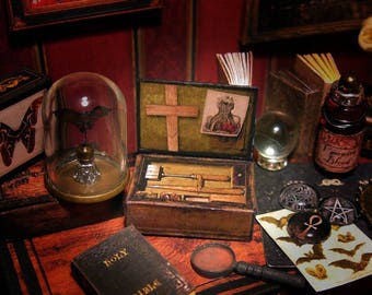 Miniature VAMPIRE HUNTER Case, Van Helsing, for Dollhouse in 1:12 scale . Printable DOWNLOAD, Dracula, Vampire Slayer, Victorian oddities