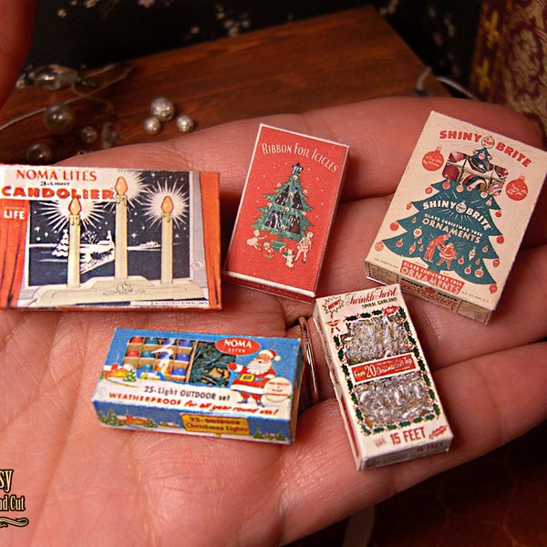 5 DEKORACJI ŚWIĄTECZNYCH domek dla lalek. Miniatura do druku. Oryginalne, zabytkowe pudełka retro. Skala 1:12. Samouczek. Prezent. Skalowalny dla Barbie Blythe.