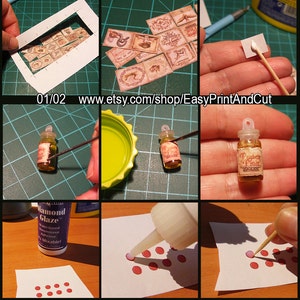 Op de afbeelding: Een stapsgewijze handleiding voor het maken van miniatuur glazen flessen met behulp van papier, lijm en een tandenstoker. De afbeelding toont het proces van het uitsnijden van het papier, het lijmen op de fles en het toevoegen van details met een tandenstoker. Het eindproduct is een set miniatuur glazen flessen met etiketten waarop "Frambozenjam" en "Diamantglazuur" staat.