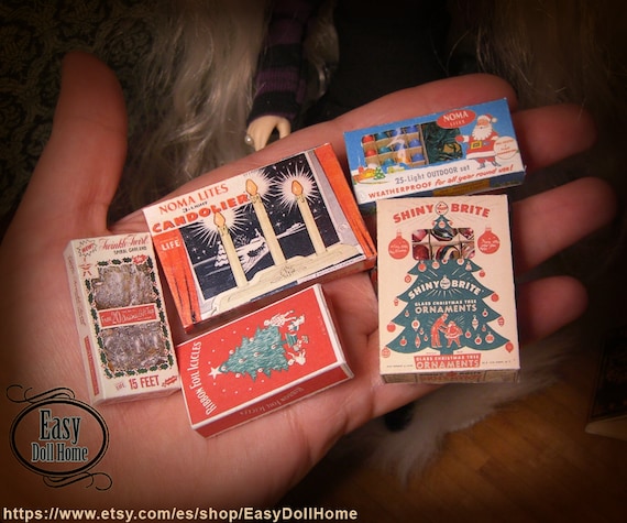 1:6 Scl. 5 CHRISTMAS Decoration, for 1/6 scale dollhouses, Printable miniature, Vintage Real BOXES. free tutorial. Gifs for Blythe, Barbie..