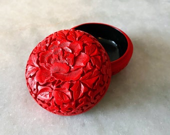 Vintage Chinese Hand Carved Lidded Resin Cinnabar Trinket Box with Black Lacquer Interior