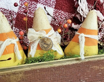 primitive mini candy corn bowl fillers, painted corn ornies, fall decor, farmhouse decor, Thanksgiving decor, OFG, FAPM, Halloween decor