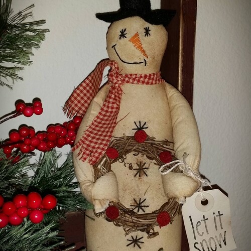 Primitive Snowman With Wreath Shelf Sitter Snowman Decor Etsy