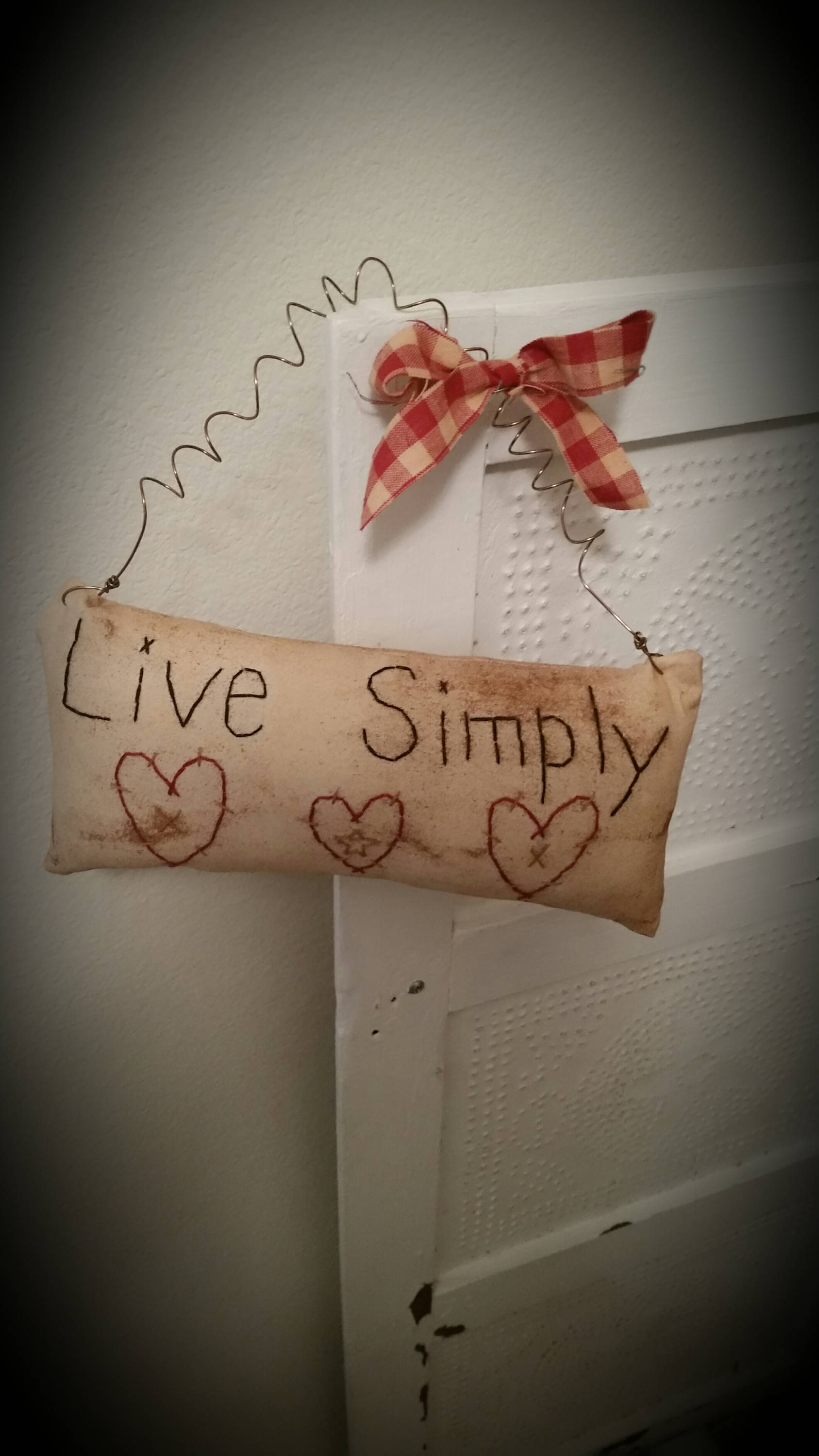 Primitive Live Simply Pillow Tuck Peg Hanger, Everyday Needfuls, Shelf Sitter, Door Ofg, Fapm, Red Heart Pillow, Prim Hanger
