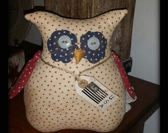 primitive patriotic Americana owl tuck, July 4th decor, Independence Day owl, OFG, FAPM, owl shelf tuck, USA owl, red white blue owl,