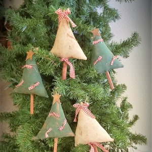 primitive Christmas tree ornaments, primitive ornies, tree bowl fillers, OFG, FAPM, farmhouse ornaments, country Christmas, rustic ornies