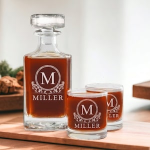 Personalized Whiskey Decanter Set for Men, Whiskey Glasses, Custom Engraved Decanter Gift Set, Groomsmen Gift, Husband Dad Gift