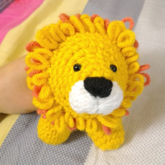 lion finger puppet