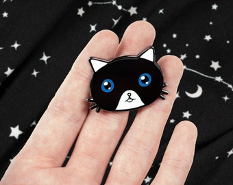 Black cat Enamel Pin