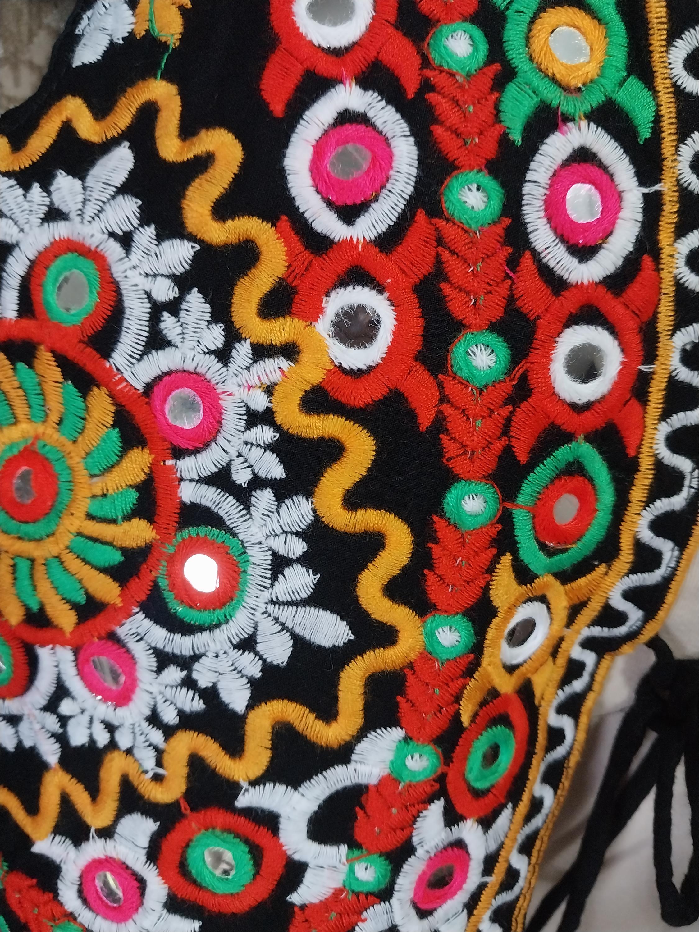 Beautiful Traditional Indian Ethnic Embroidered and Foil Mirror Work ...