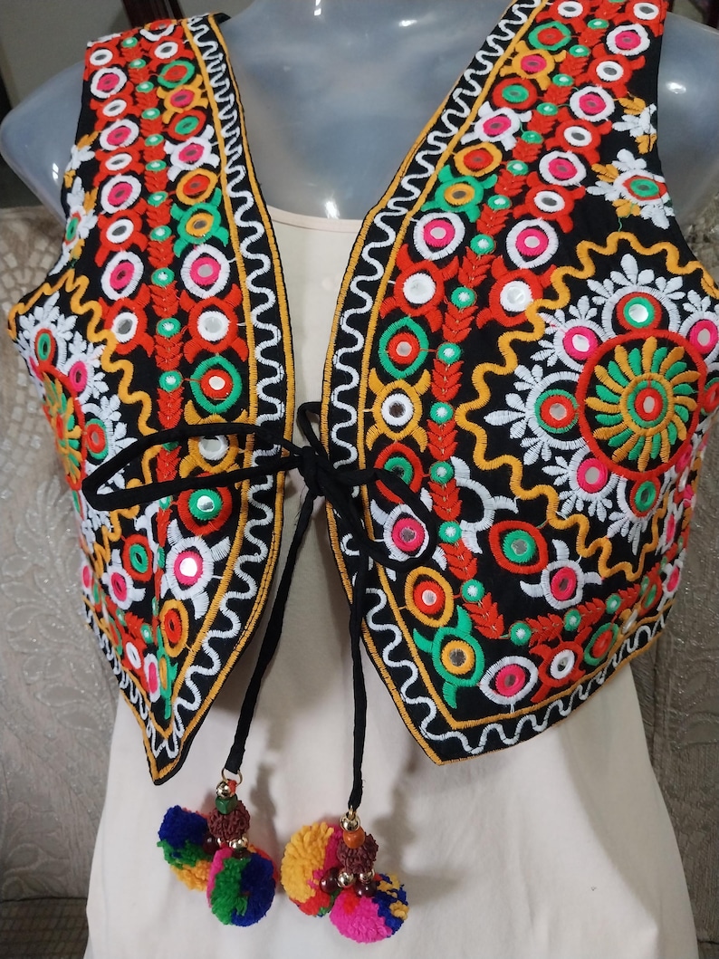 Beautiful Traditional Indian Ethnic Embroidered and Foil Mirror Work ...