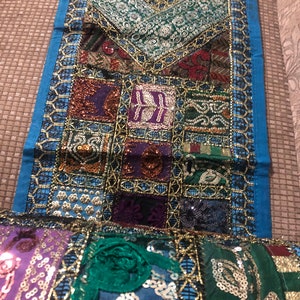 Corredor de mesa de lentejuelas indias mosaico azul colorido bordado de lentejuelas finas hechas a mano cubierta de mesa / corredor / tela / colgante de pared / decoración del hogar / dormitorio