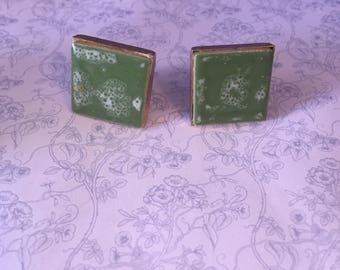 Kelly Green Screw Back Earrings - Vintage