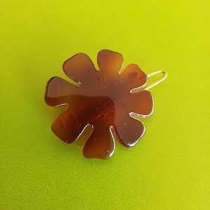 Small Vintage French Daisy Flower Barrette Faux Tortoise Shell 1970s metal catch small teeth approx 1 1/8 inch (28 mm) lady&#39;s hair accessory