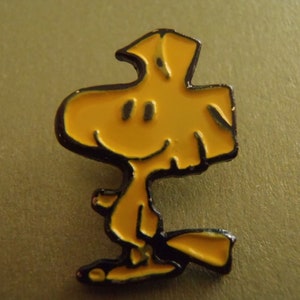 Woodstock Button 1965 UFS Yellow metal vintage collectible 22 x 15 mm (7/8 x 5/8 inch) shanked sew craft jewelry scrapbook knit