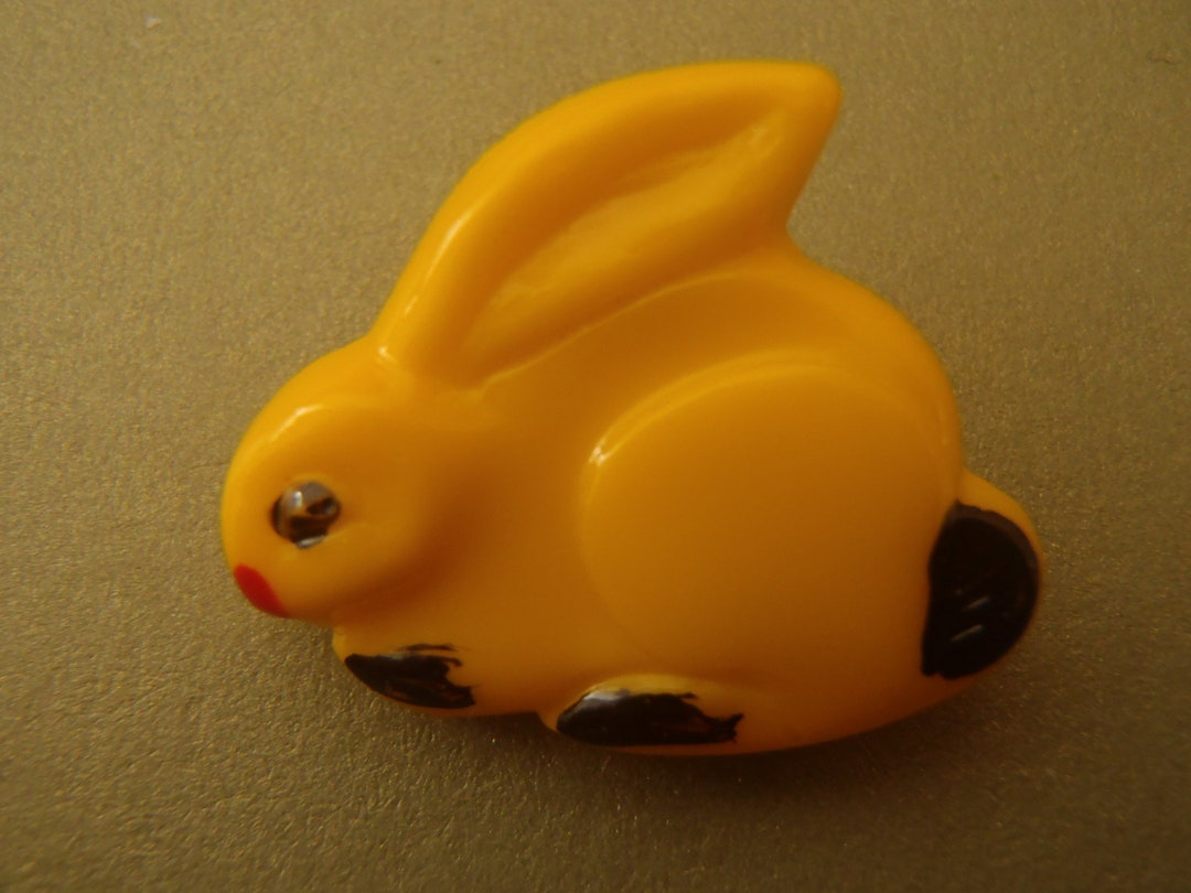 Vintage Butter Yellow Glass Bunny Button With Black Trim and Metal Loop ...
