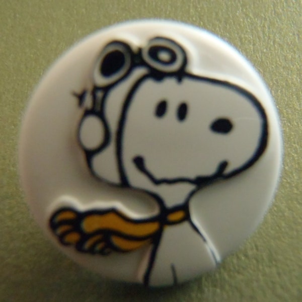 Cute Snoopy WW1 Flying Ace aviator Button yellow scarf 1958 UFS White Plastic vintage collectible 18mm (3/4 inch) shank sew craft knit