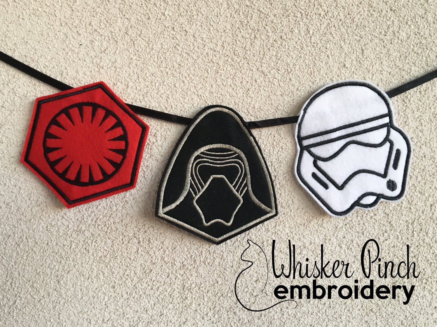 Star Wars The Last Jedi Pack of 6 Pin Badges Rey Kylo Ren BB-8 Chewbacca 