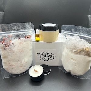 Mother’s Day bath gift box for mom. Gift for mom self care gift box. Spa day gift set. bath salt, sugar scrub, body oil. Personalized gift