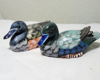 Par de figuritas de patos vintage pintadas a mano de 10 cm (4 pulgadas)