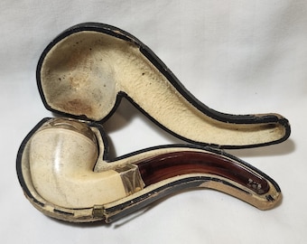 Vintage Meershaum Pipe with Amber Stem and Gold-Tone Accents in Original Fitted Case, Austria Made