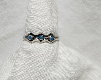 Anillo delicado vintage de plata de ley con turquesa, talla 8.5.