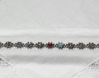 Pulsera vintage Miracle con motivo floral y piedras preciosas