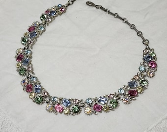 Collar vintage Lisner con pedrería, años 50-60.