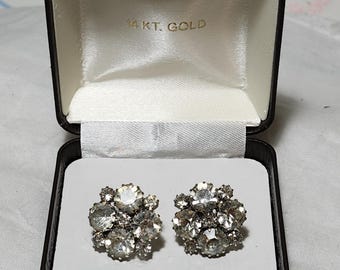 Pendientes vintage de plata con cierre de rosca y pedrería.