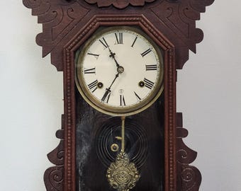 Reloj de repisa antiguo Waterbury con péndulo y carillón, 1895
