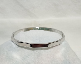 Pulsera rígida Monet chapada en plata de 8 pulgadas