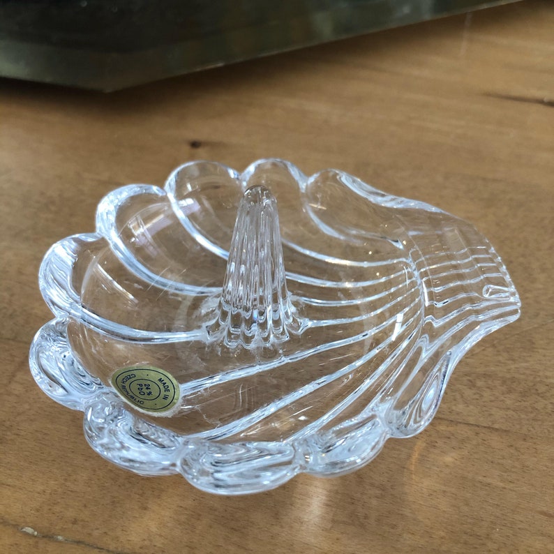24/% lead crystal vintage ring holder vintage clam shell shaped ring holder vintage crystal ring holder