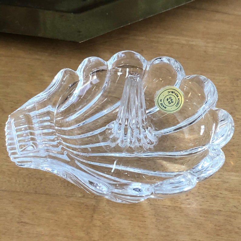 24/% lead crystal vintage ring holder vintage clam shell shaped ring holder vintage crystal ring holder