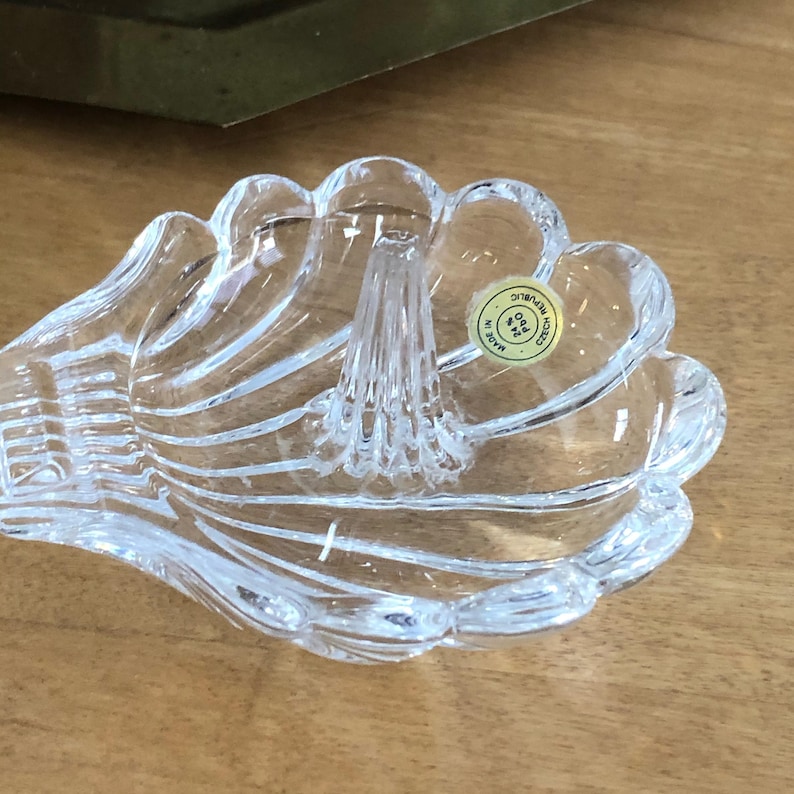 24/% lead crystal vintage ring holder vintage clam shell shaped ring holder vintage crystal ring holder