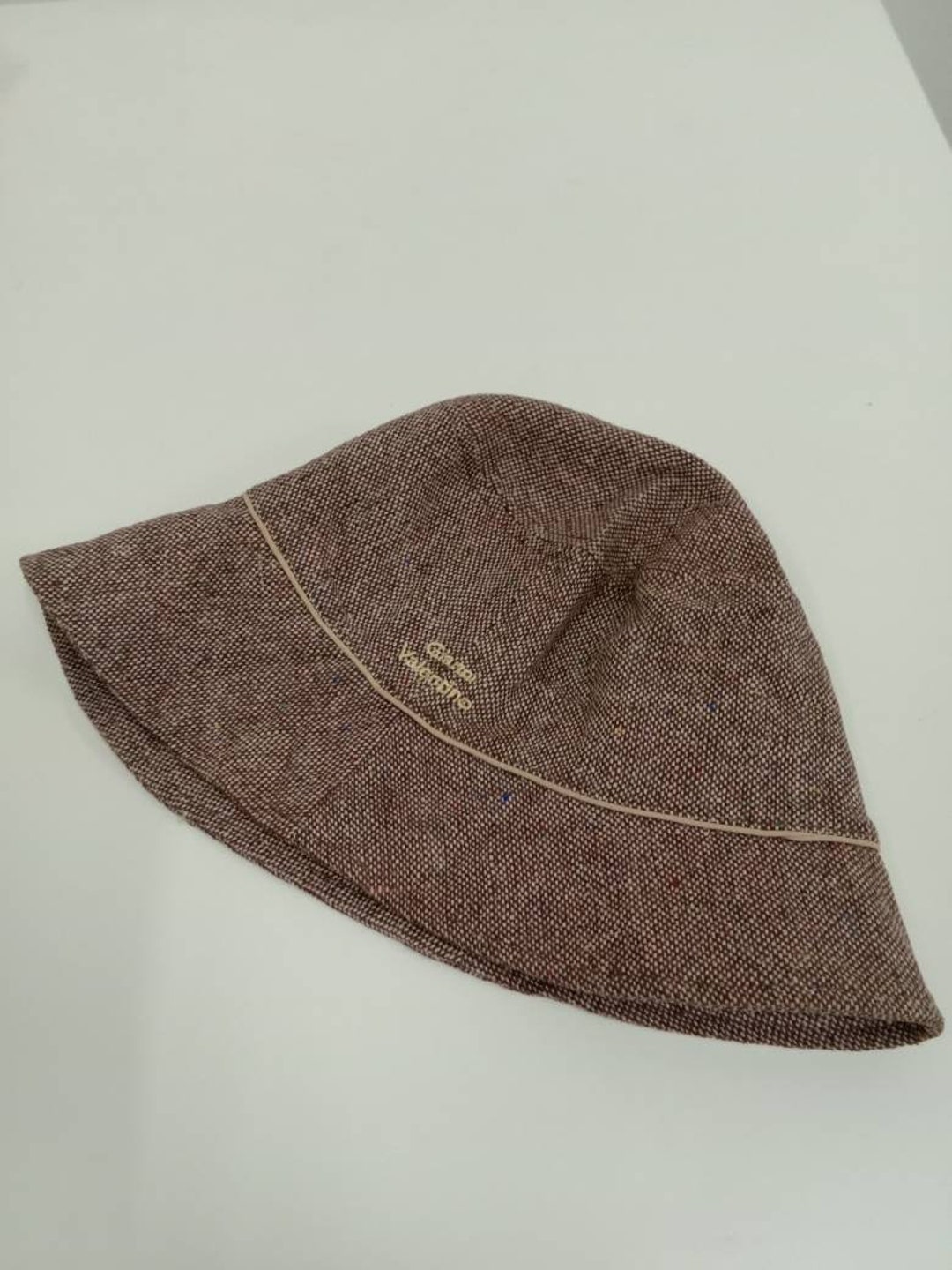 希少なヴィンテージ GIANNI VALENTINO バケットハット、刺繍ロゴ