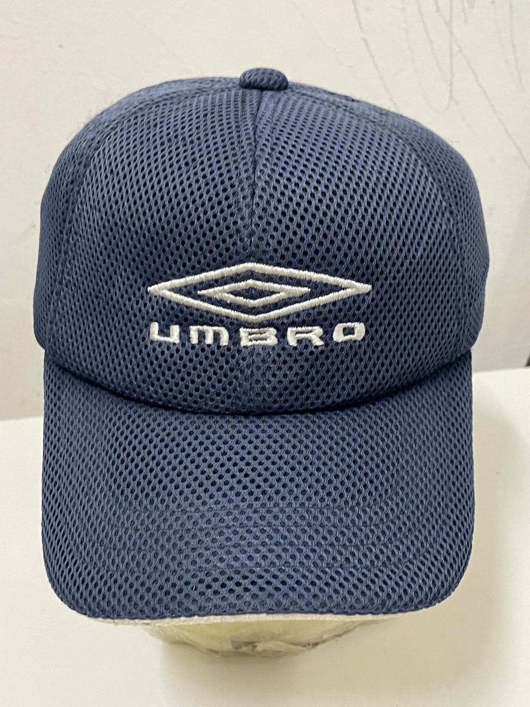★UMBRO★ Mesh Cap SilverUP323SCP74 UP323SCP74_SLV0 UUM1SZUMFUT5_TMC_SPAIN_FRONT_c