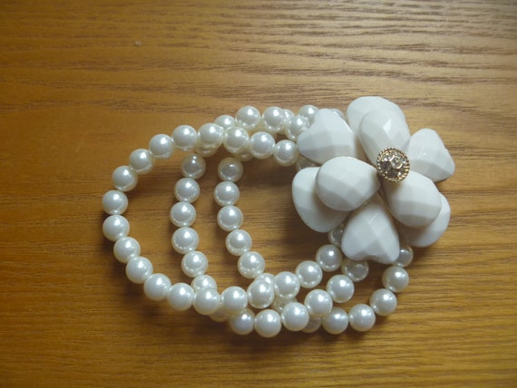 Elasticated Faux Pearl Bracelet Vintage Faux Pearl Three Strand Bracelet With Large Flower Decoration