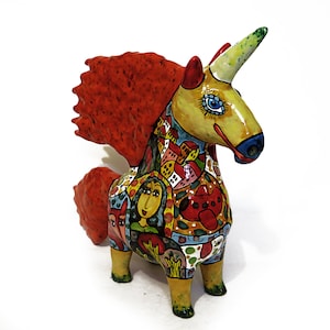 Unicornio mágico con melena de fuego, cerámica de arte alegre Gerasimenko, regalos para los amantes de los unicornios, escultura de cerámica de unicornio, arte de unicornio mágico
