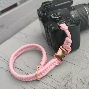 Camera hand strap / camera strap for DSLR made of paracord with quick release system