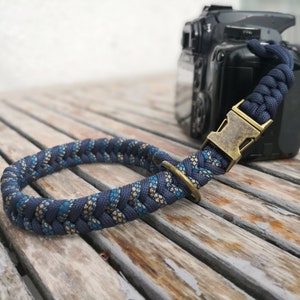Camera hand strap / camera strap for DSLR made of paracord with quick release system