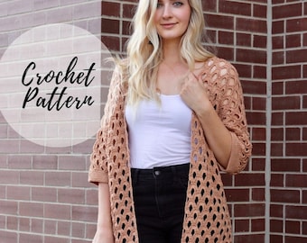 Può includere: Uno schema a uncinetto per un cardigan lungo e aperto di colore marrone chiaro. Il cardigan ha una vestibilità ampia e una silhouette lunga e fluida. Lo schema è scritto in inglese e include le istruzioni per realizzare il cardigan.