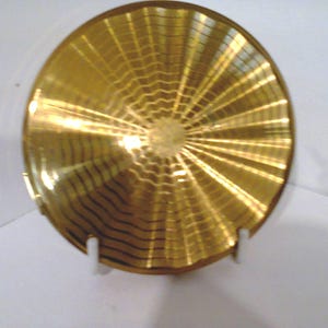 Vintage powder compact.  Vanity Fayre powder compact. Large size.