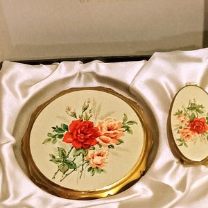 Vintage Powder Compact.  Vintage Lipstick Holder.  Kigu.   Set, in lined box.