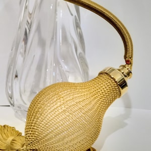 Vintage perfume bottle.   With it&#39;&#39;s original box.