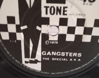 Gangsters van The Special, ook bekend als 7" vinyl single op 2-toons platen, met b-zijde van The Selecter